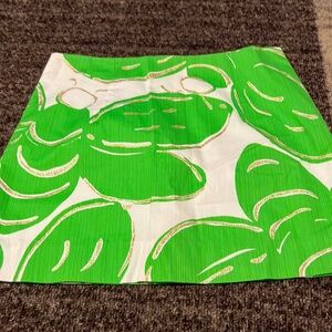 Lilly Pulitzer Size 00 Green gold and white mini skirt. Like new!!
